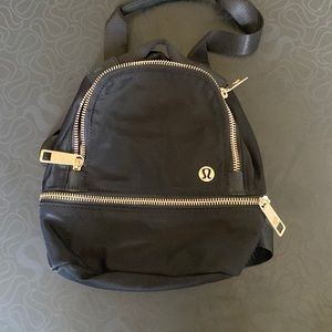 Mini bad lululemon, brand new